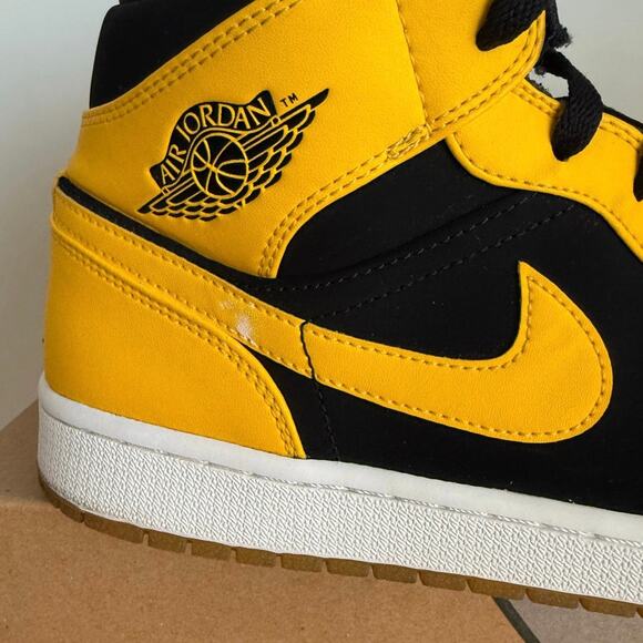Nike Air Jordan 1 Retro Mid \'New Love\' Men Sneakers - SZ 11 main image 8